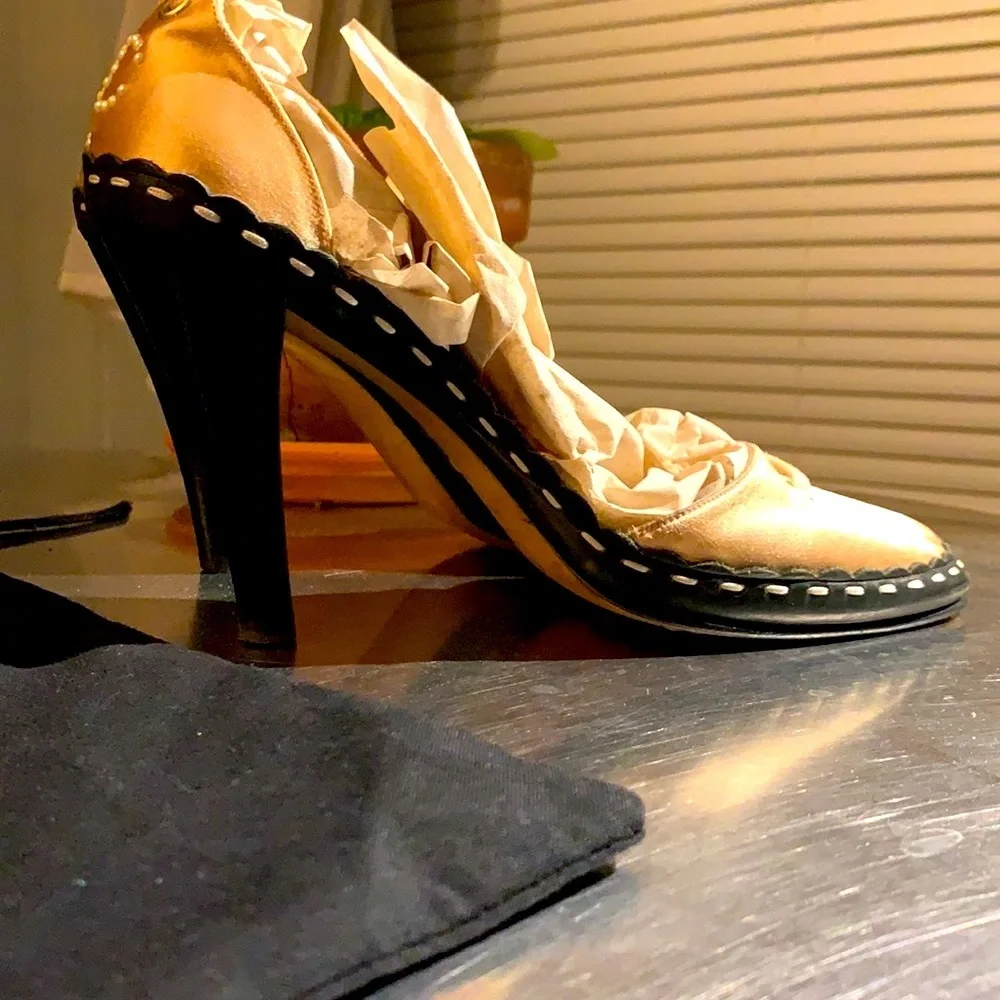 CHANEL Vintage Cloth Heels